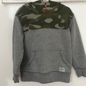 OshKosh Boy Size 6 Hooded Sweatshirt.